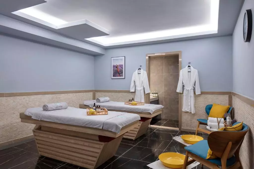 Nirvana Cosmopolitan Hotel